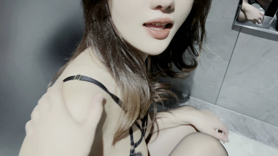 美女模特Azhua19970(阿朱啊) - 尾随 [MP4-1.62GB]