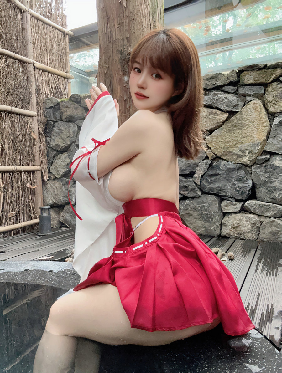 动漫博主小仓千代w - 2023年04月fantia写真 [80P1V-194MB]