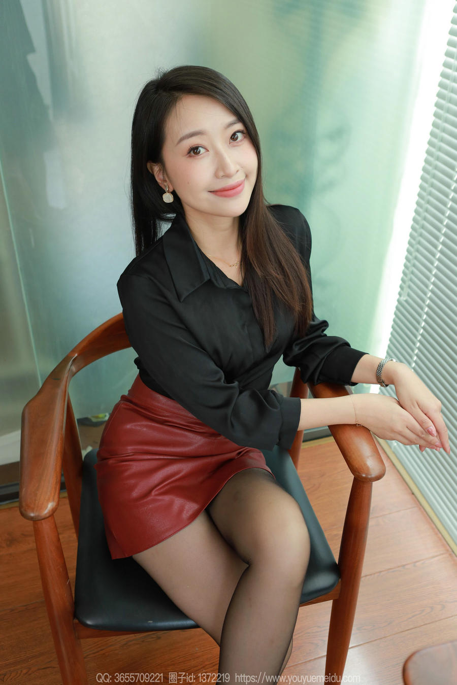 IESS异思趣向 - 模特：小婕《红棕丽人》[87P-82MB]