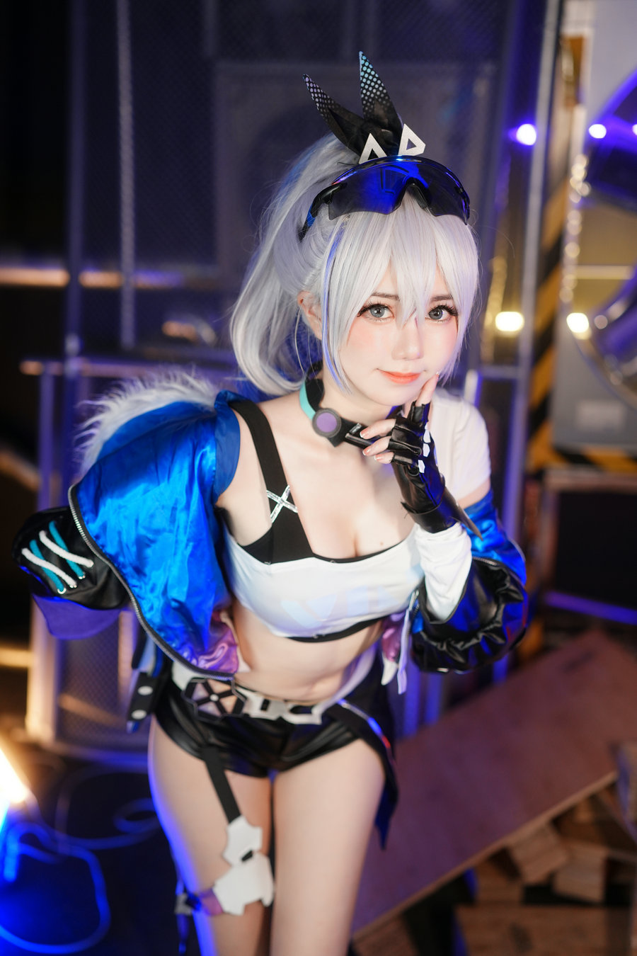 Sally Dorasnow - Silver Wolf [24P3V-349MB]