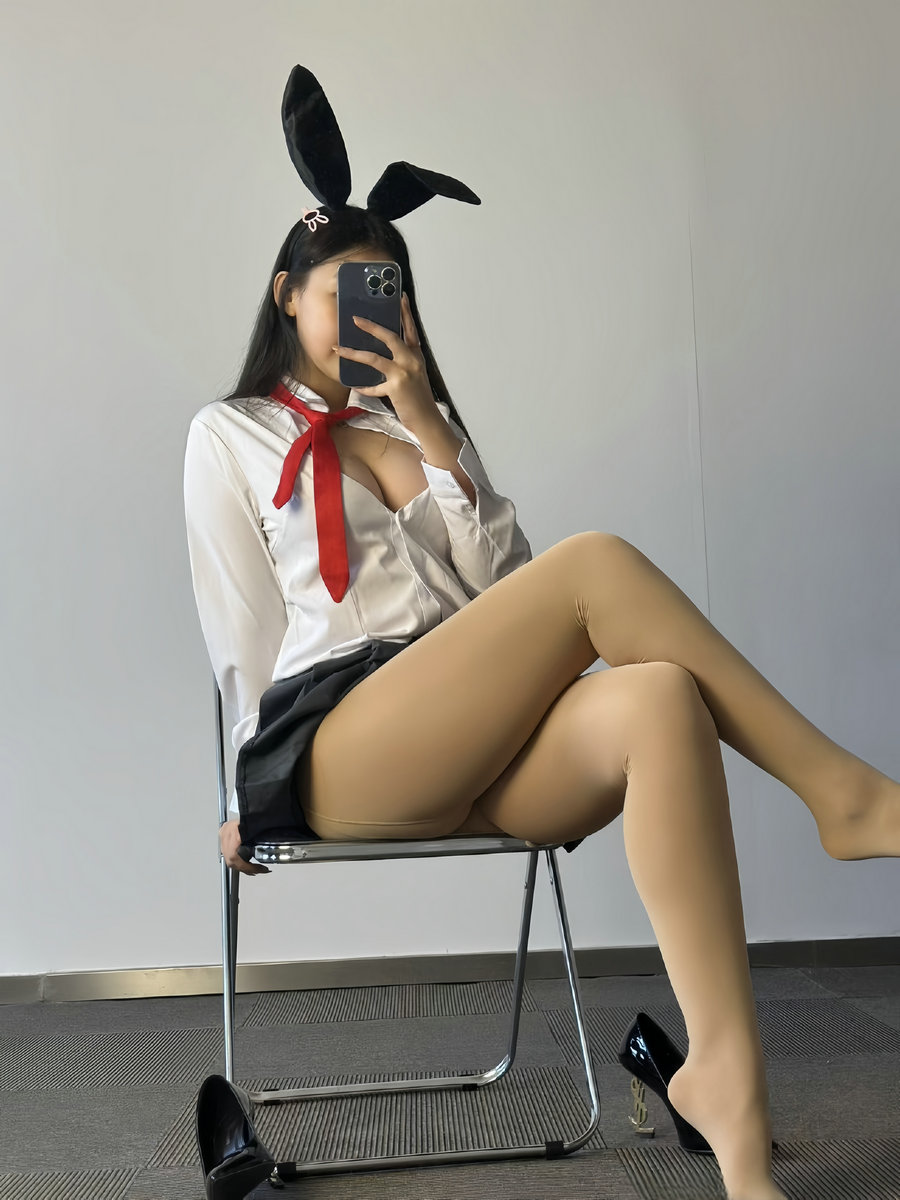 丝足美腿博主美邵女Baby - 兔女郎学姐性感肉丝 [40P1V-484MB]