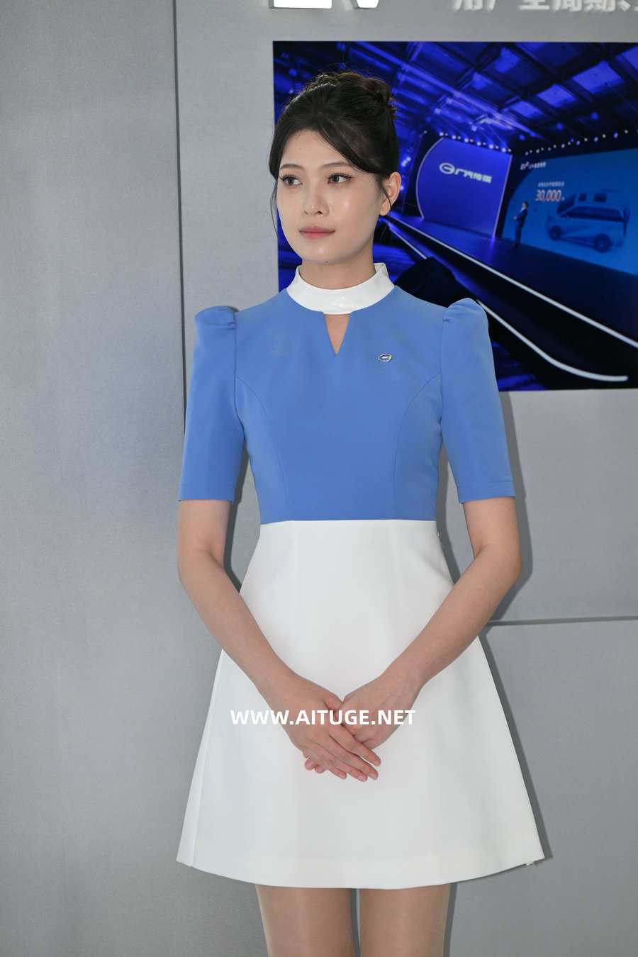 精选街拍视频 No.8883 蓝白气质搭配 [70P-1.26GB]