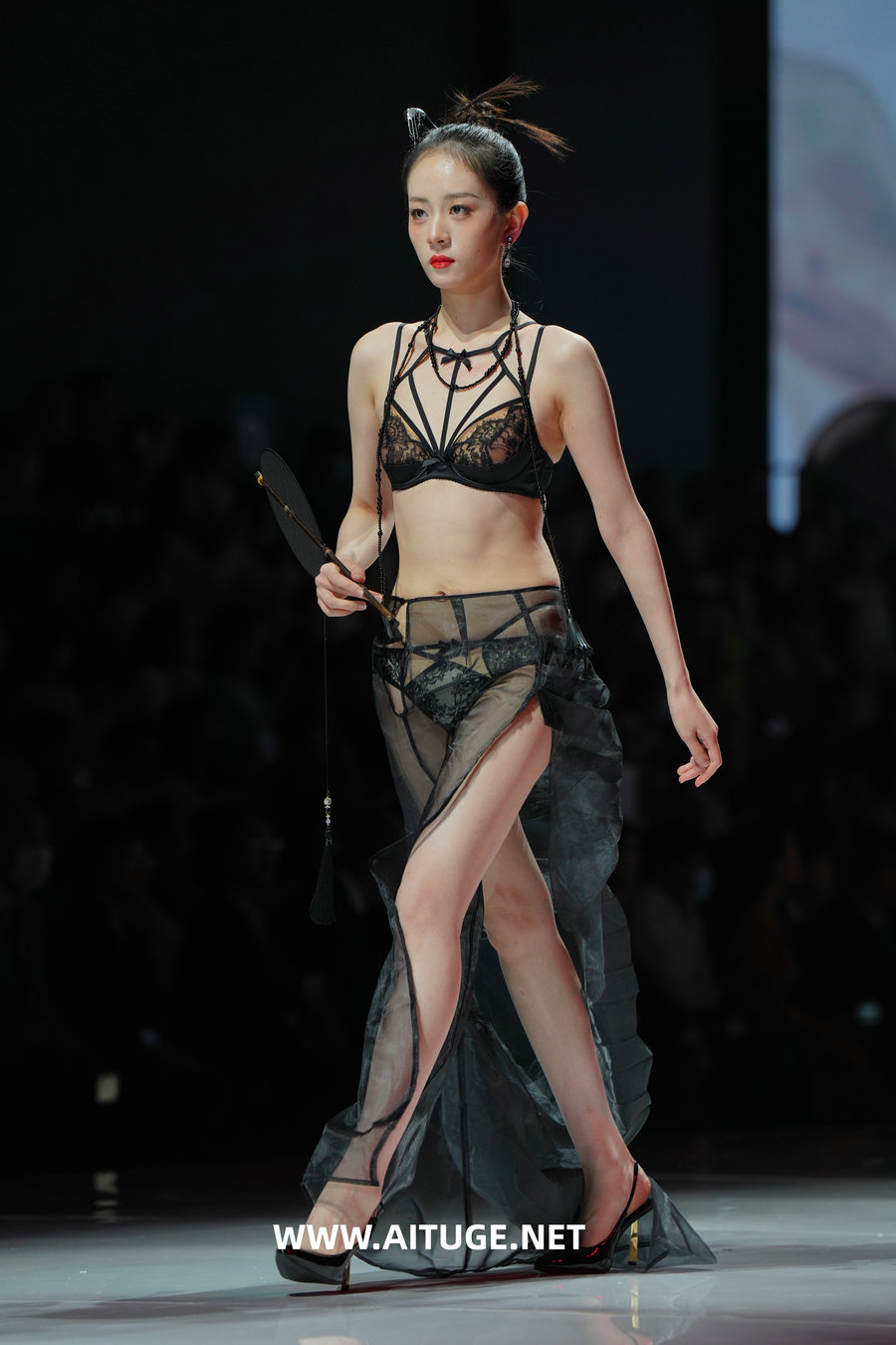 精选街拍视频 No.9067 内衣展21 [107P-3.18GB]