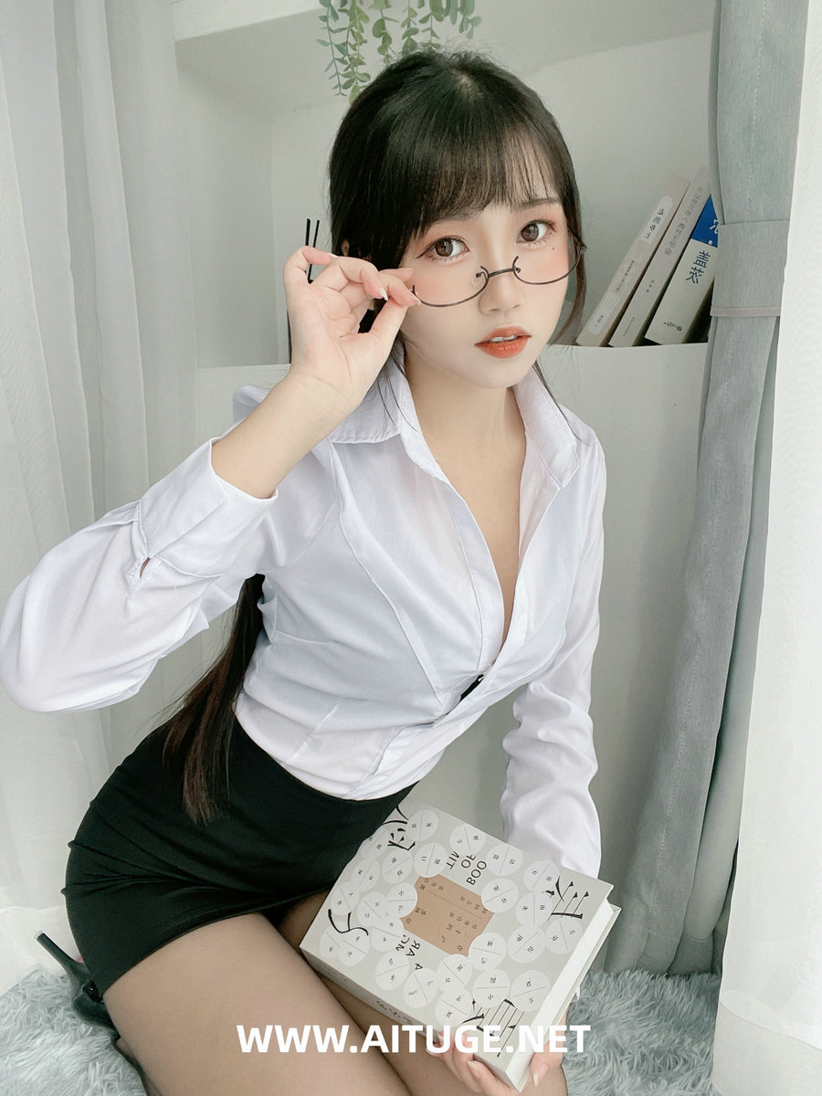 微博人气Coser不呆猫 - 黑丝包臀OL [24P5V-908MB]