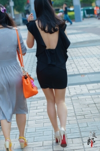 性感露背装美女长腿丝袜更是迷人 [10P]
