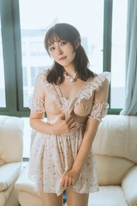 Natsuko夏夏子 - 碎花围裙 [55P-423MB]