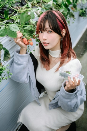 Ely_eee(ElyEE子) - Strawberry Picking Date [34P2V-128MB]
