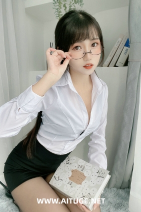 微博人气Coser不呆猫 - 黑丝包臀OL [24P5V-908MB]